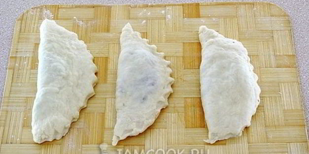 пирожки жареные с опятами