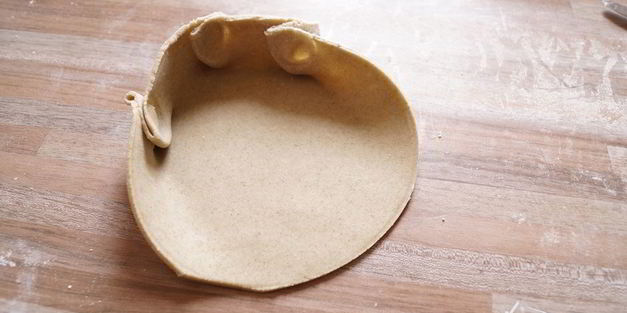 скландраусис — ржаные открытые пирожки с картофельно морковной начинкой