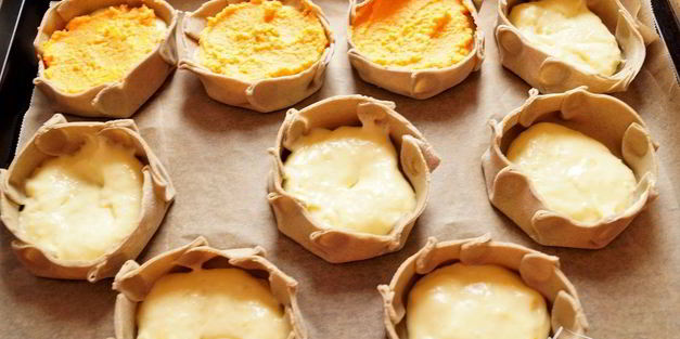 скландраусис — ржаные открытые пирожки с картофельно морковной начинкой