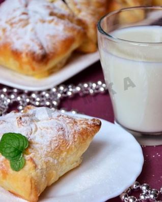 Слоеные пирожки конвертики с яблоками в духовке