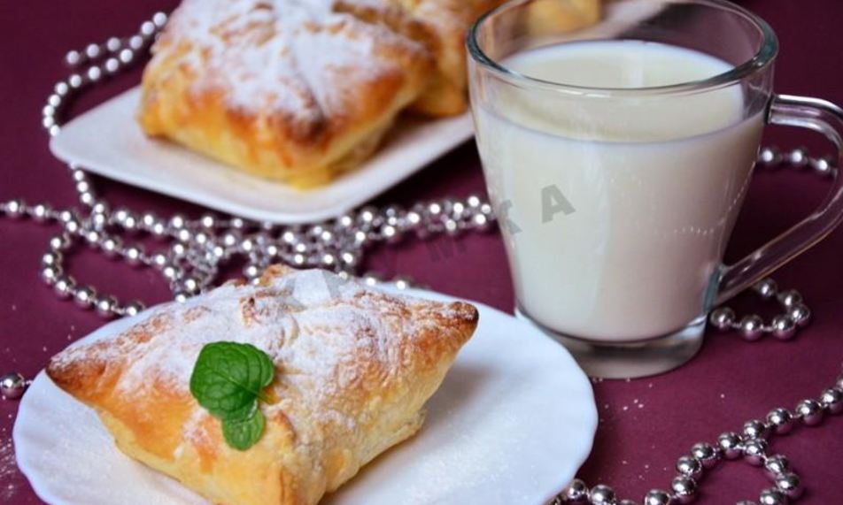 Рецепт слоеные пирожки конвертики с яблоками в духовке