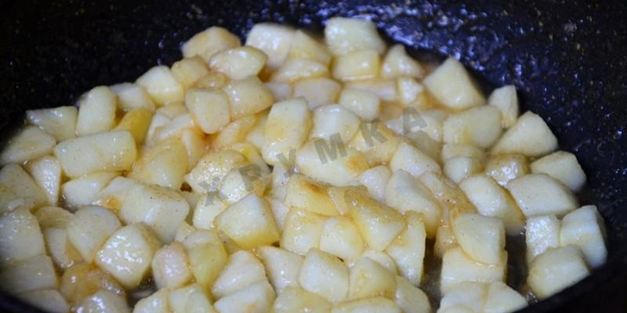 слоеные пирожки конвертики с яблоками в духовке