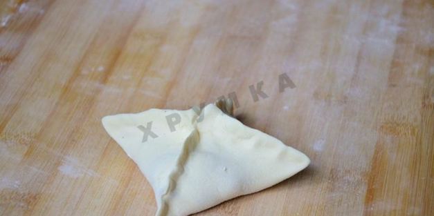 слоеные пирожки конвертики с яблоками в духовке