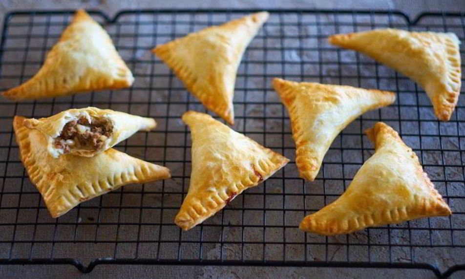 Рецепт слоеные пирожки с бараниной, мятой и кедровыми орехами