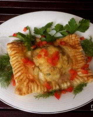Слоеные пирожки с фаршем и овощами