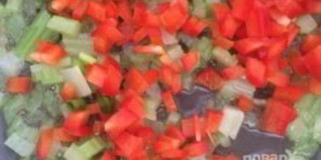 слоеные пирожки с фаршем и овощами