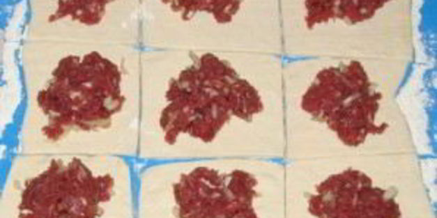 слоеные пирожки с мясом