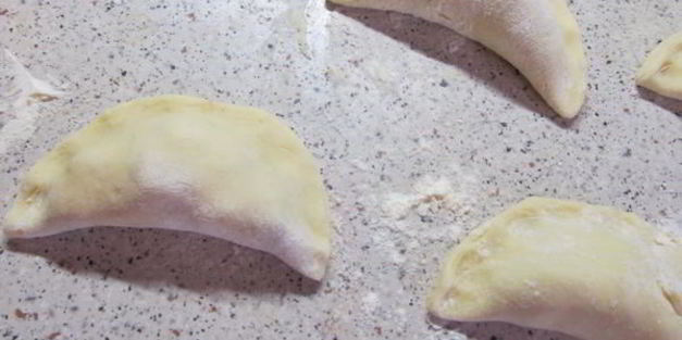 творожные пирожки с яблоком и корицей