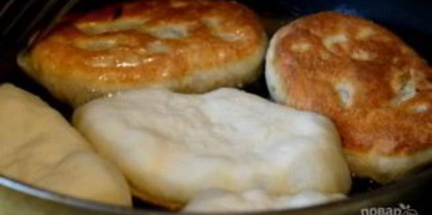 жареные пирожки с капустой на кислом молоке