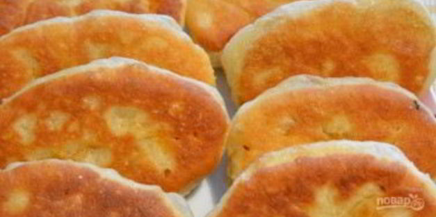 жареные пирожки с капустой на кислом молоке