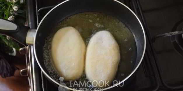 жареные пирожки с яйцом и рисом
