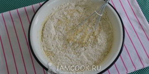жареные пирожки с яйцом и рисом