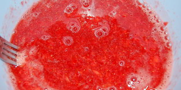 бисквитное пирожное с клубничным суфле