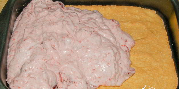 бисквитное пирожное с клубничным суфле