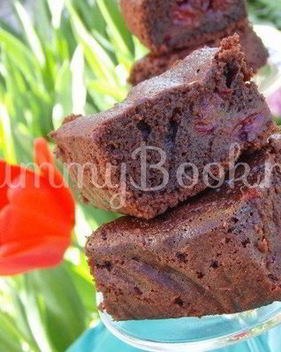 Брауни пивной с вишнями