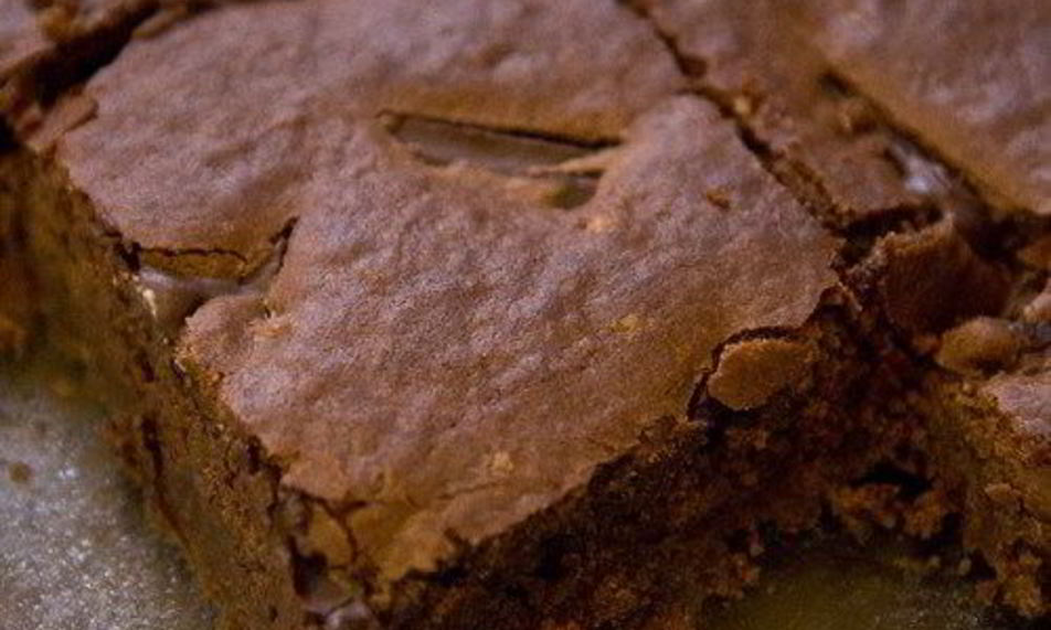 Рецепт брауни с миндалем и черносливом