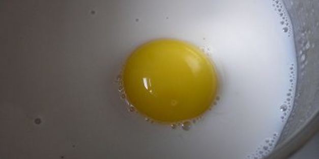 фисташковое пирожное с брусничным семифредо