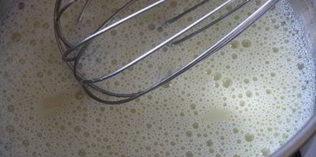 фисташковое пирожное с брусничным семифредо