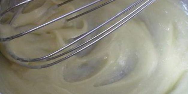 фисташковое пирожное с брусничным семифредо