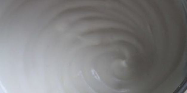 фисташковое пирожное с брусничным семифредо