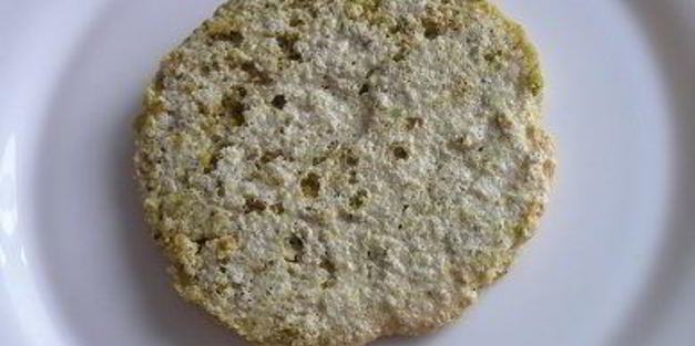 фисташковое пирожное с брусничным семифредо