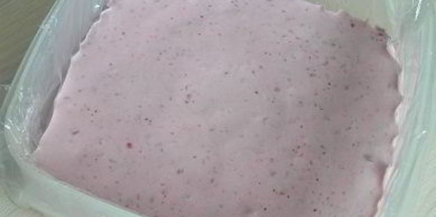 фисташковое пирожное с брусничным семифредо