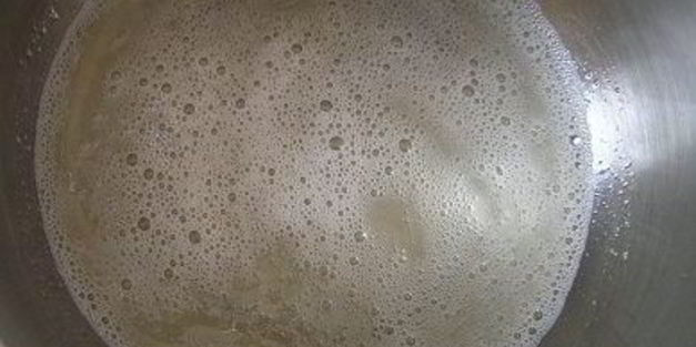 фисташковое пирожное с брусничным семифредо