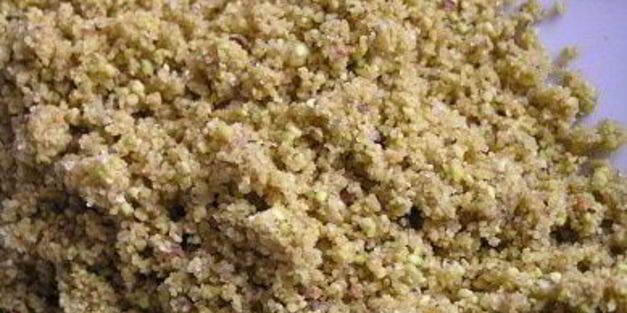 фисташковое пирожное с брусничным семифредо