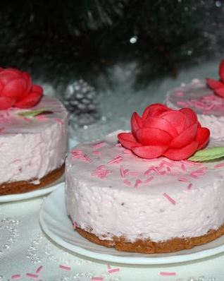 Клубнично-сливочное пирожное