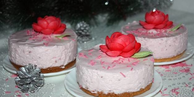 клубнично-сливочное пирожное