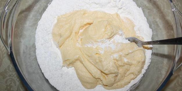 клубнично-сливочное пирожное