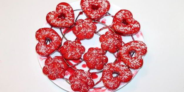 малиново-ореховое пирожное