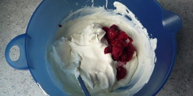 малиновые пирожные страчателла