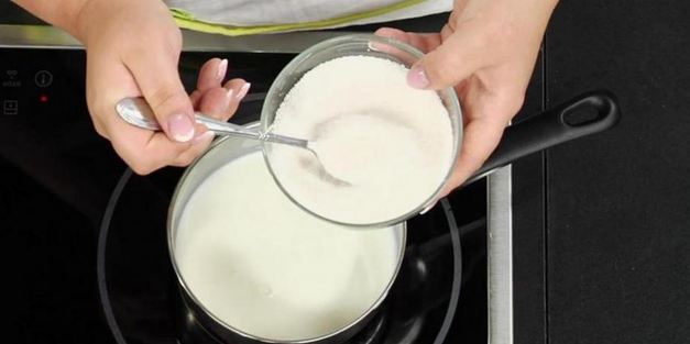 миндальные пирожные с малиной