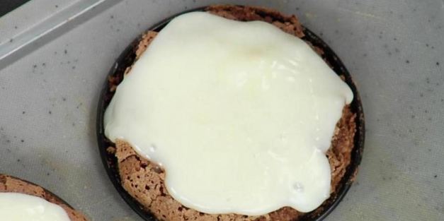 миндальные пирожные с малиной