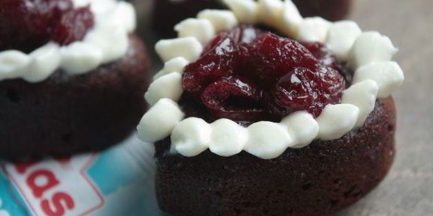 мини-пирожные черный лес