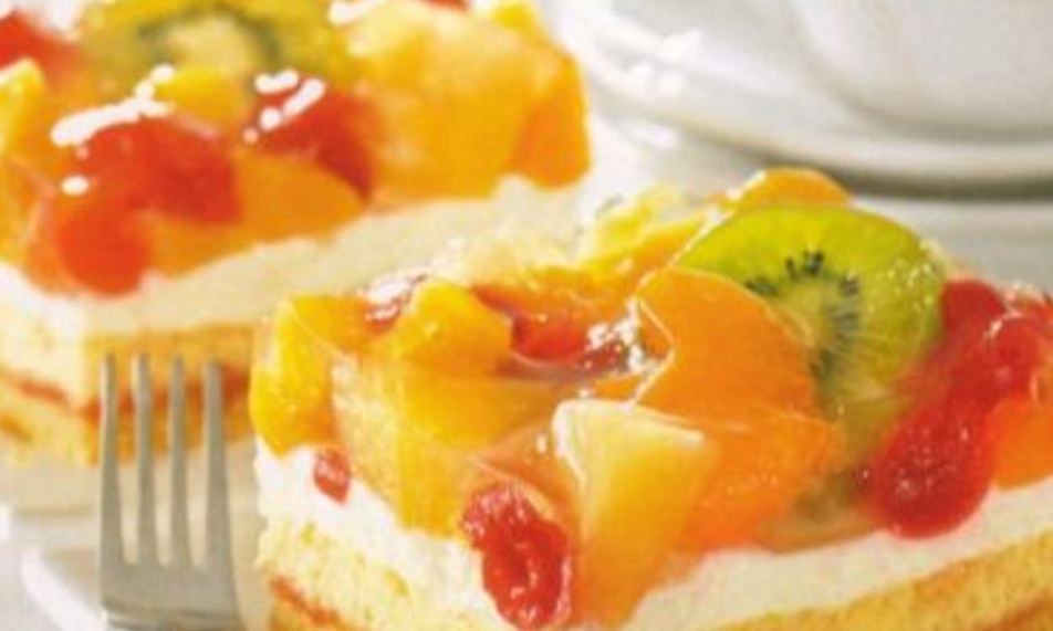 Рецепт нежные бисквитно-фруктовые пирожные к чаю проще простого без выпечки