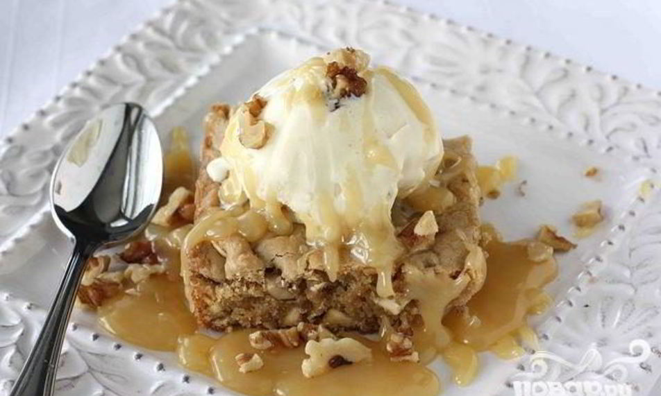 Рецепт ореховые пирожные со сливочным соусом