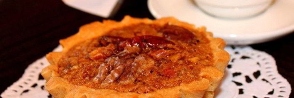 Песочное пирожное с орехами