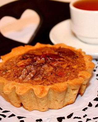 Песочное пирожное с орехами