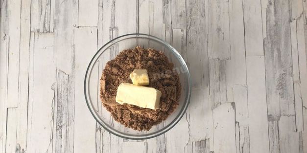 песочные корзиночки с фруктами пирожные