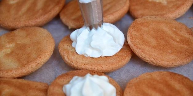 пирожное буше бисквитное