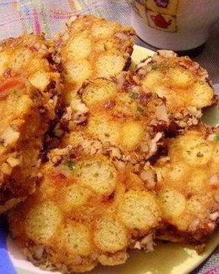 Пирожное из кукурузных палочек с орехом