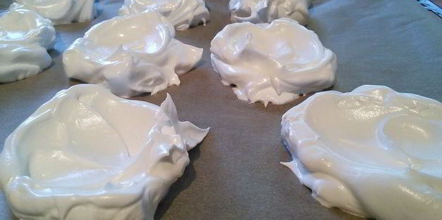 пирожное павлова со свежими ягодами