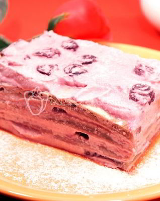 Пирожное с вишней