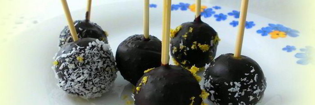 Пирожные на палочке