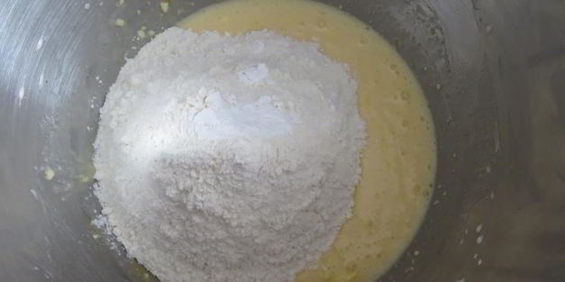 пирожные персики