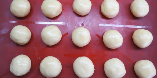 пирожные персики