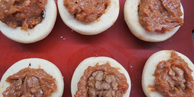 пирожные персики