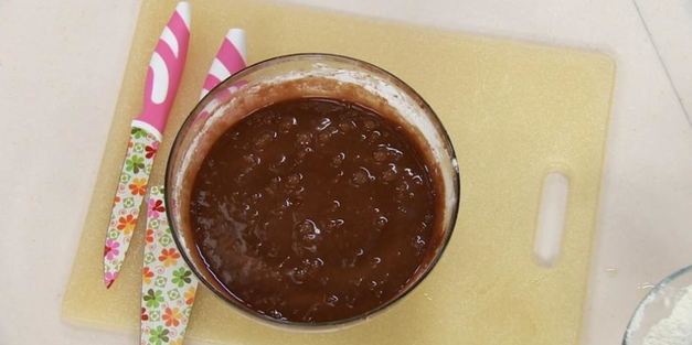 пирожные с горячим шоколадом